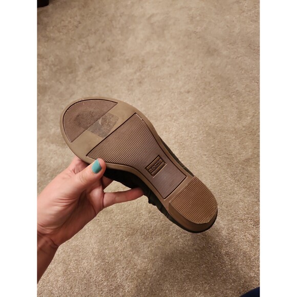 Toms "Majorca" Olive Green Faux Suede Peeptoe Booties Laser Cutouts Size 7.5 - Picture 8 of 10